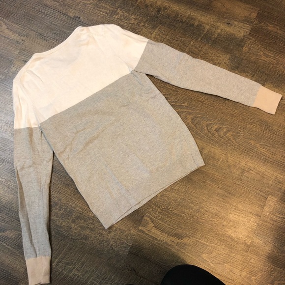 Ann Taylor sweater size small - Picture 2 of 3
